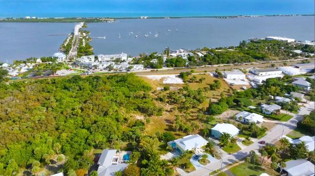 1126 NE Post Oak Way, Jensen Beach, FL 34957