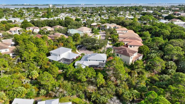 1126 NE Post Oak Way, Jensen Beach, FL 34957