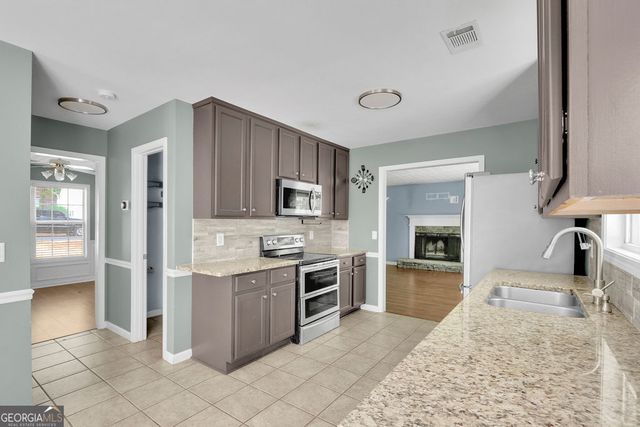 2792 Wynhaven Oaks Way, Lawrenceville, GA 30043