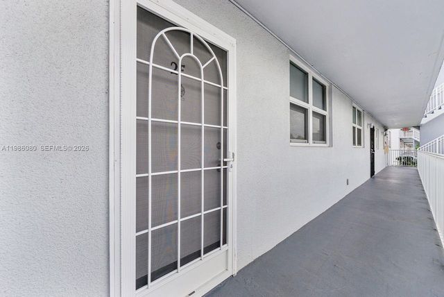 109 Royal Park Dr 2F, Oakland Park, FL 33309