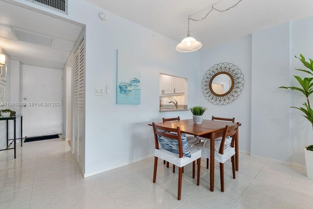 109 Royal Park Dr 2F, Oakland Park, FL 33309