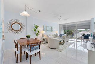 109 Royal Park Dr 2F, Oakland Park, FL 33309