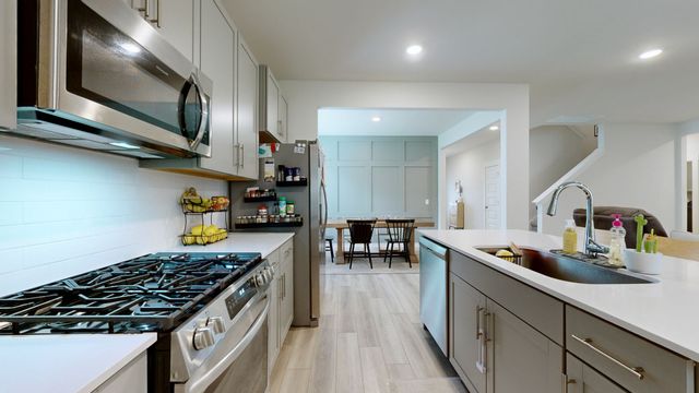 615 Ballard Dr, White House, TN 37188