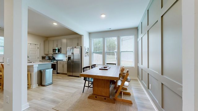 615 Ballard Dr, White House, TN 37188