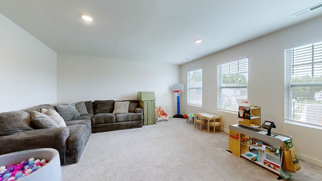 615 Ballard Dr, White House, TN 37188