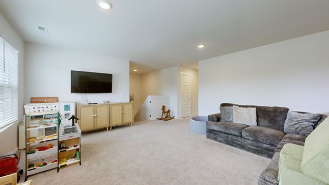 615 Ballard Dr, White House, TN 37188