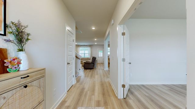 615 Ballard Dr, White House, TN 37188