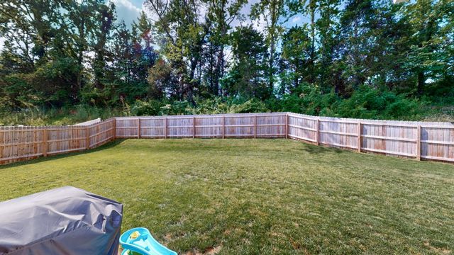 615 Ballard Dr, White House, TN 37188