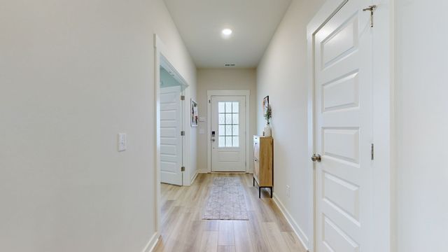 615 Ballard Dr, White House, TN 37188