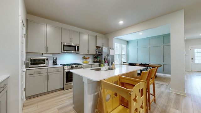 615 Ballard Dr, White House, TN 37188