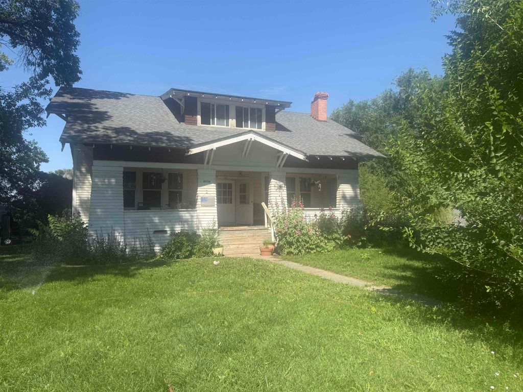 94 S 1st St W, Cowley, WY 82420 photo 2