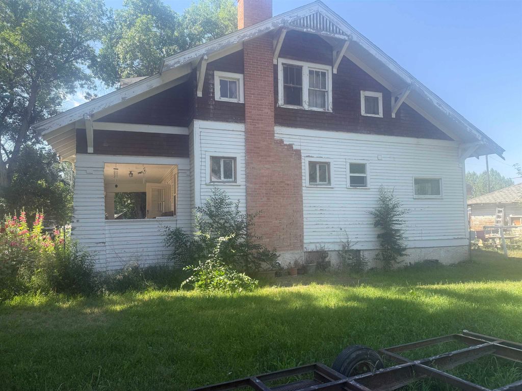 94 S 1st St W, Cowley, WY 82420 photo 4