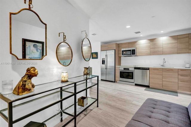 121 NE 34th St 1814, Miami, FL 33137