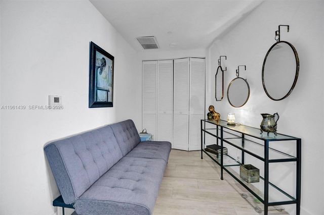 121 NE 34th St 1814, Miami, FL 33137