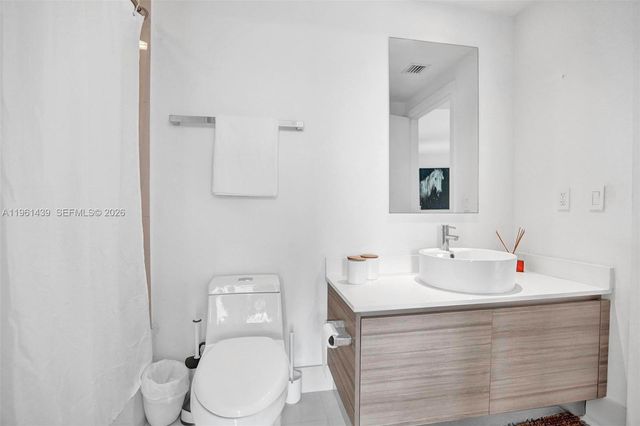 121 NE 34th St 1814, Miami, FL 33137