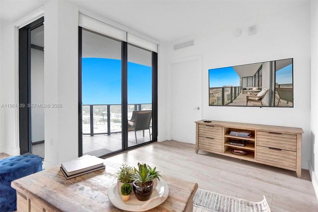 121 NE 34th St 1814, Miami, FL 33137