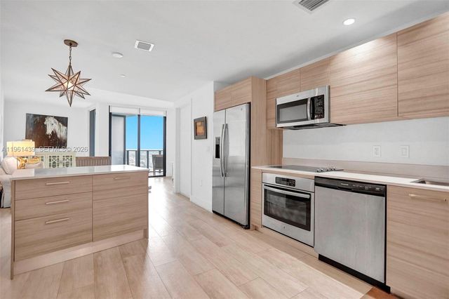 121 NE 34th St 1814, Miami, FL 33137