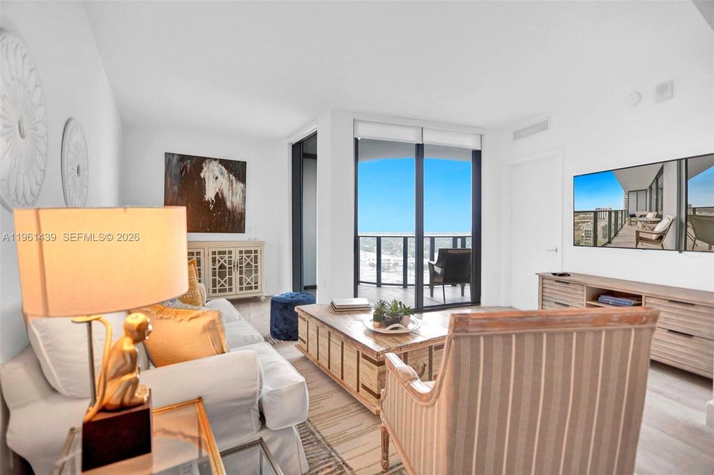 121 NE 34th St 1814, Miami, FL 33137