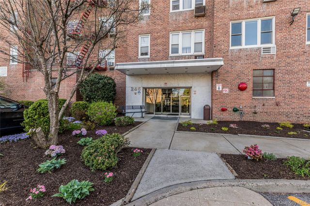 245 Rumsey Road 8T, Yonkers, NY 10701