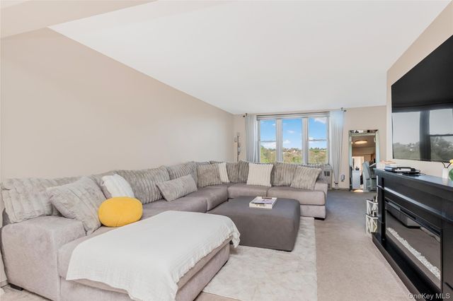 245 Rumsey Road 8T, Yonkers, NY 10701
