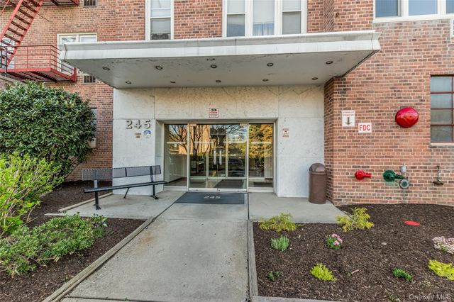 245 Rumsey Road 8T, Yonkers, NY 10701