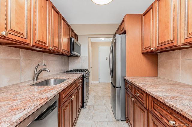 245 Rumsey Road 8T, Yonkers, NY 10701