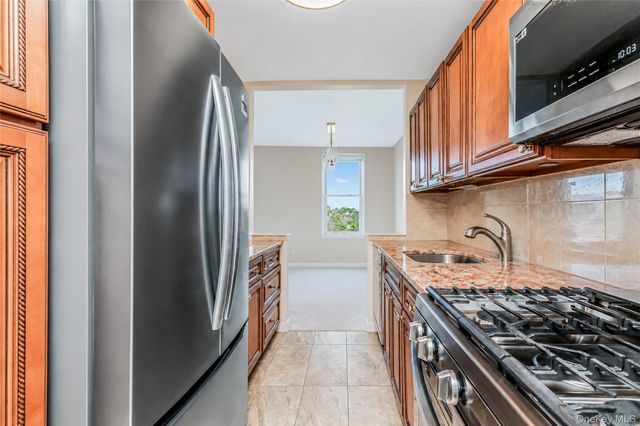 245 Rumsey Road 8T, Yonkers, NY 10701