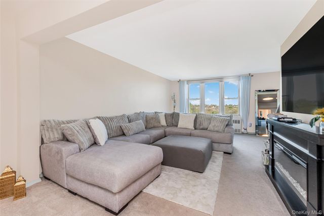 245 Rumsey Road 8T, Yonkers, NY 10701
