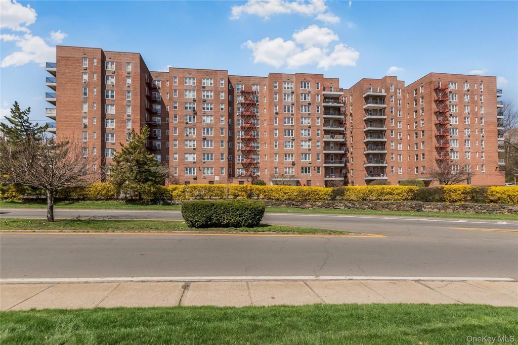 245 Rumsey Road 8T, Yonkers, NY 10701
