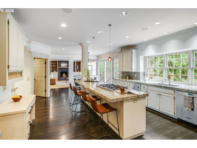 965 S COMUS St, Portland, OR 97219