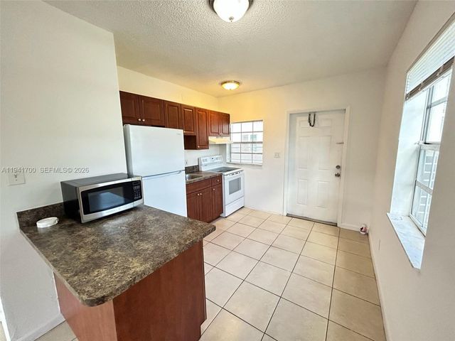 990 Phippen Waiters Rd, Dania Beach, FL 33004