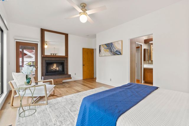 6425 Zinn Dr, Oakland, CA 94611