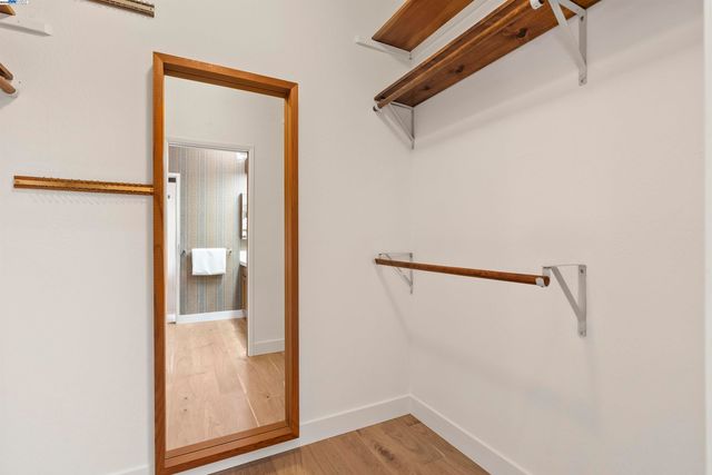 6425 Zinn Dr, Oakland, CA 94611