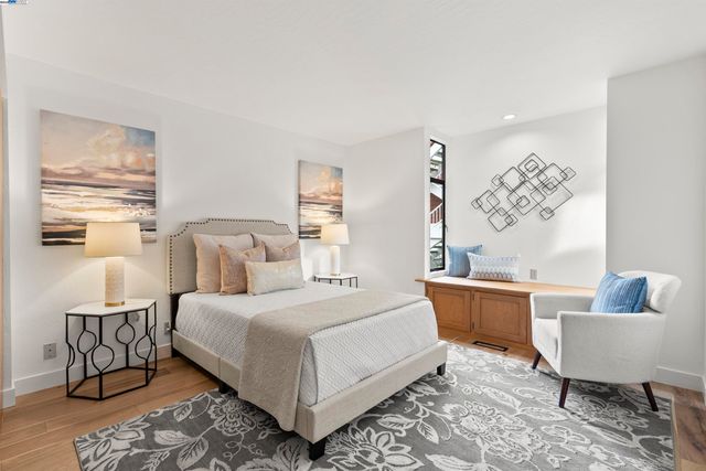 6425 Zinn Dr, Oakland, CA 94611