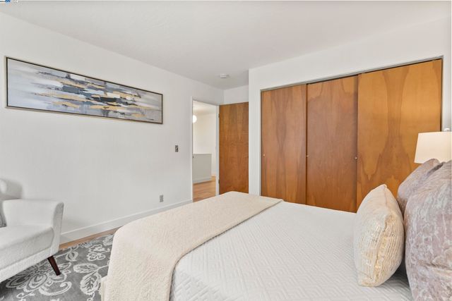 6425 Zinn Dr, Oakland, CA 94611