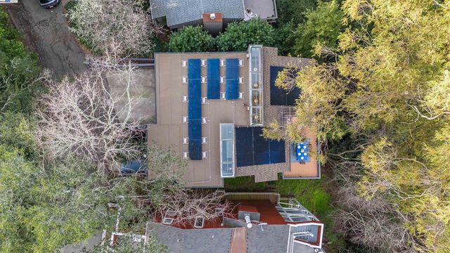 6425 Zinn Dr, Oakland, CA 94611