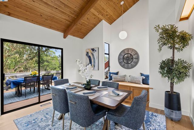 6425 Zinn Dr, Oakland, CA 94611