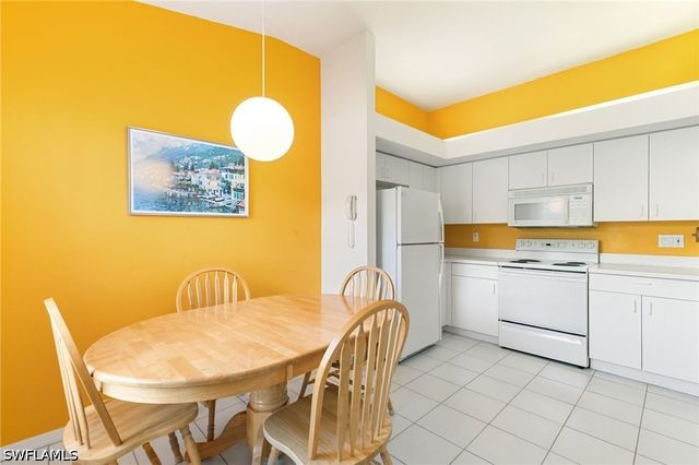 6927 Satinleaf RD N 203, Naples, FL 34109