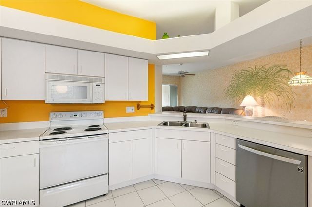 6927 Satinleaf RD N 203, Naples, FL 34109