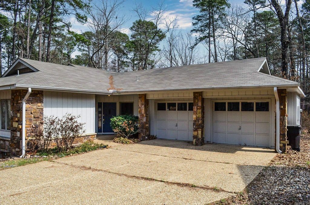 7 Camarzana Lane, Hot Springs Village, AR 71909