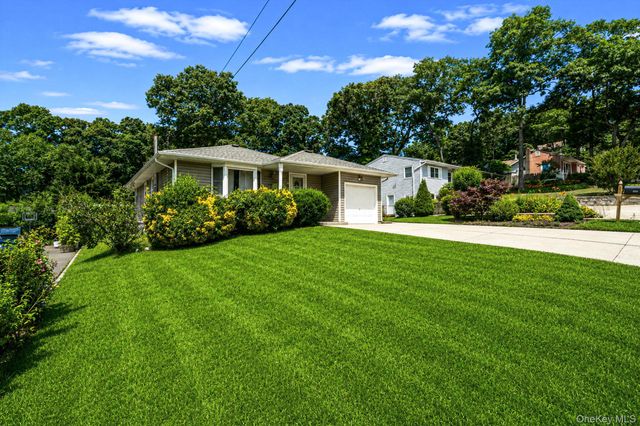 390 Blue Point Road, Farmingville, NY 11738