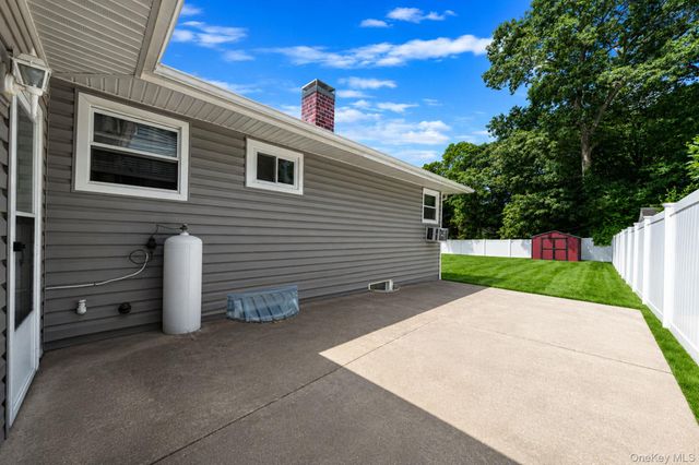 390 Blue Point Road, Farmingville, NY 11738