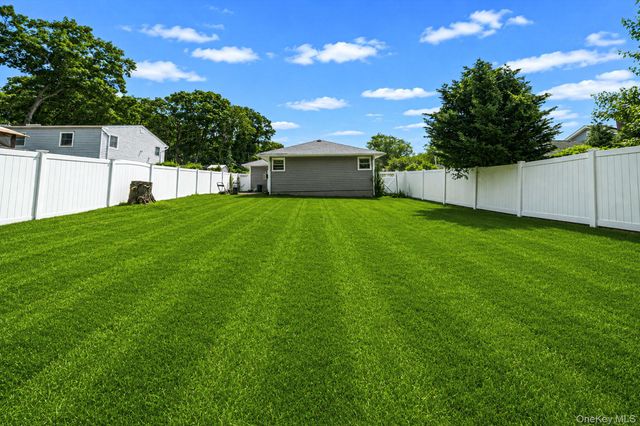 390 Blue Point Road, Farmingville, NY 11738