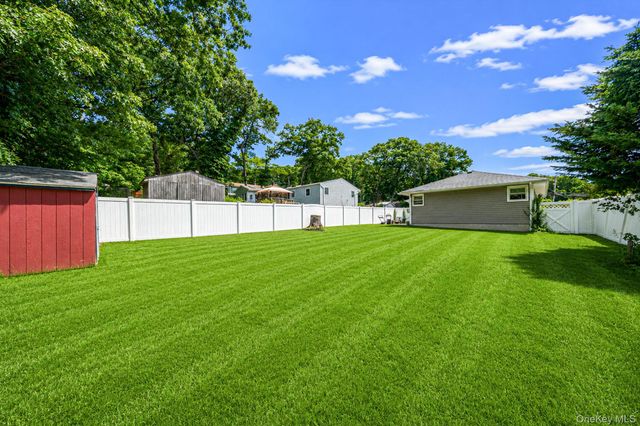 390 Blue Point Road, Farmingville, NY 11738