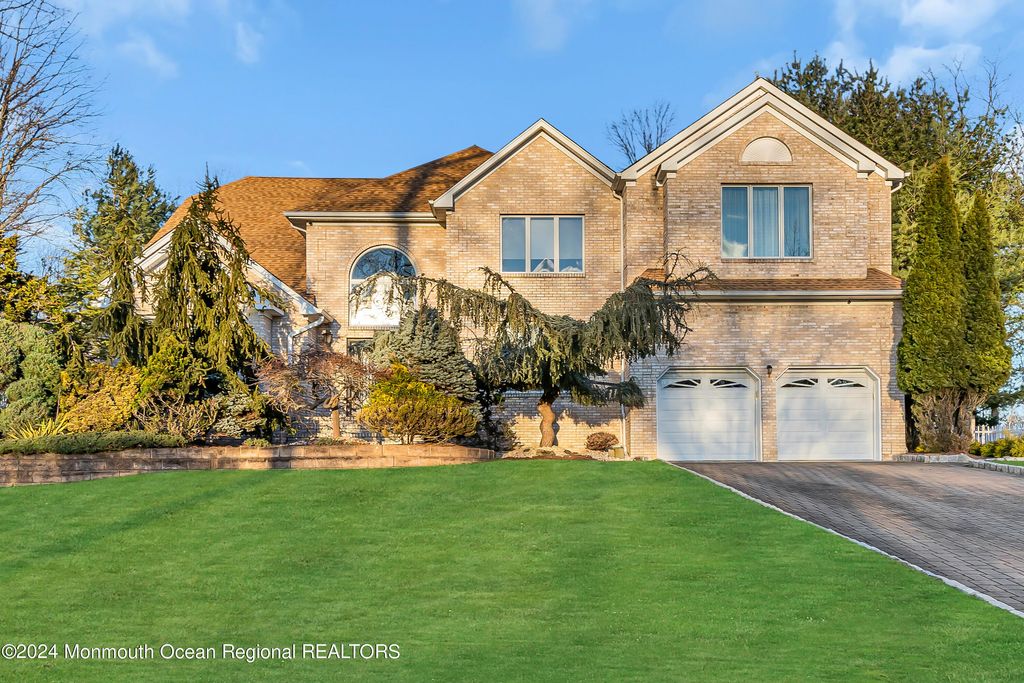 24 Bartram Road, Englishtown, NJ 07726