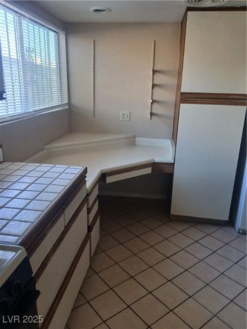 3028 Scarlet Oak Avenue, Las Vegas, NV 89104