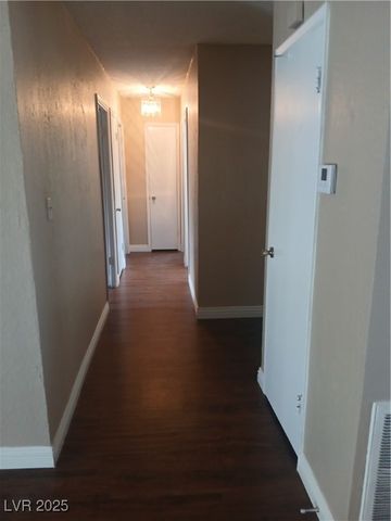 3028 Scarlet Oak Avenue, Las Vegas, NV 89104