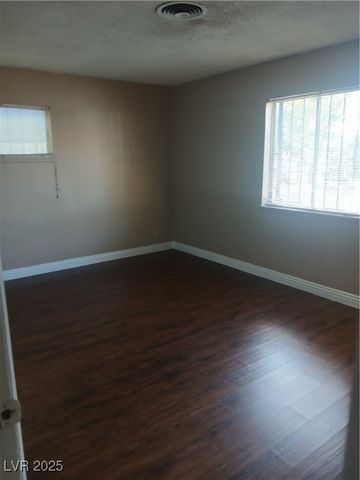 3028 Scarlet Oak Avenue, Las Vegas, NV 89104