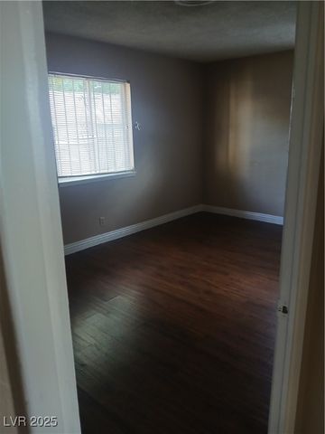 3028 Scarlet Oak Avenue, Las Vegas, NV 89104