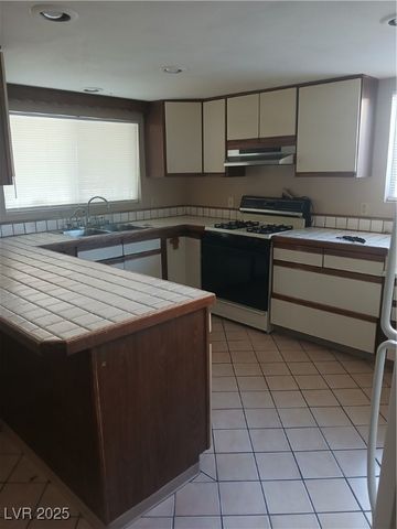 3028 Scarlet Oak Avenue, Las Vegas, NV 89104